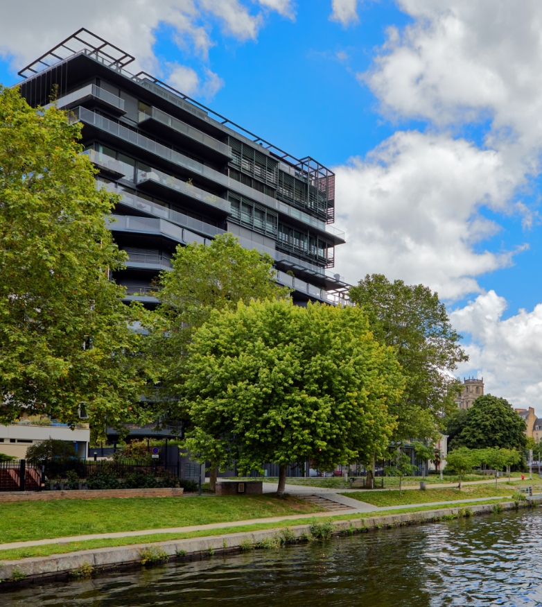un bâtiment au bord de Vilaine